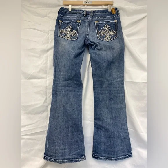 Maurices woman’s bootcut jeans size 11/12 Short - Picture 6 of 9